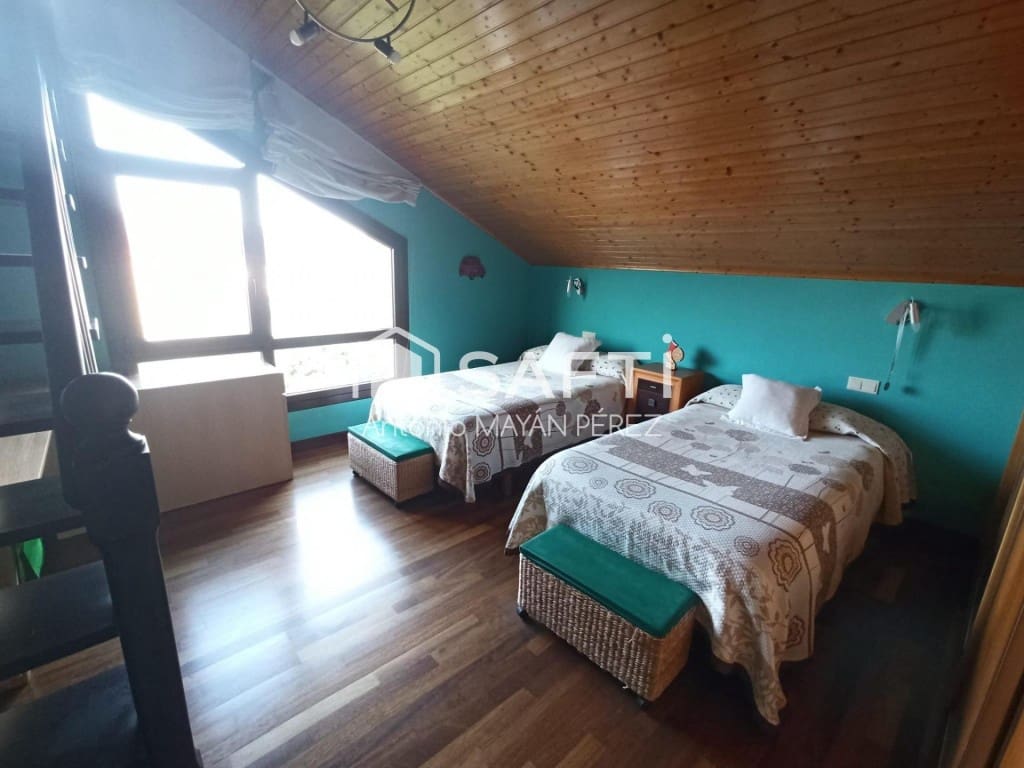 4 bedroom Villa for sale in Ribeira with garage - € 450,000 (Ref: 9595317)