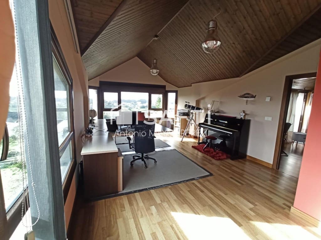 4 bedroom Villa for sale in Ribeira with garage - € 450,000 (Ref: 9595317)