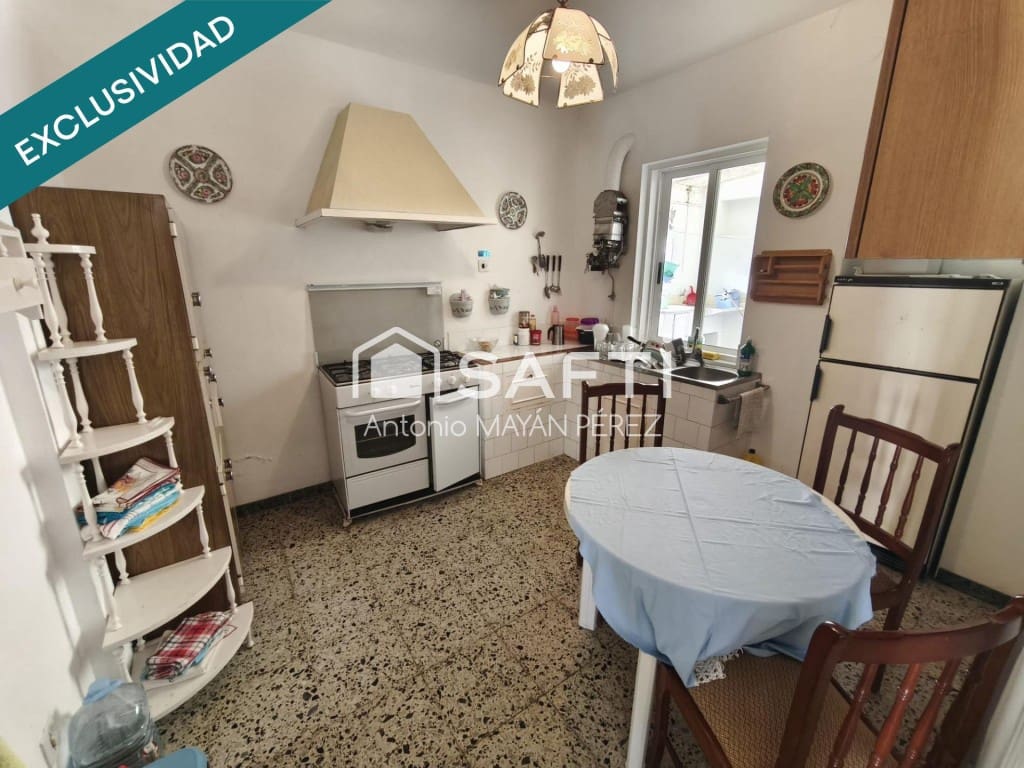 7 bedroom Villa for sale in Ribeira with garage - € 231,000 (Ref: 9595318)