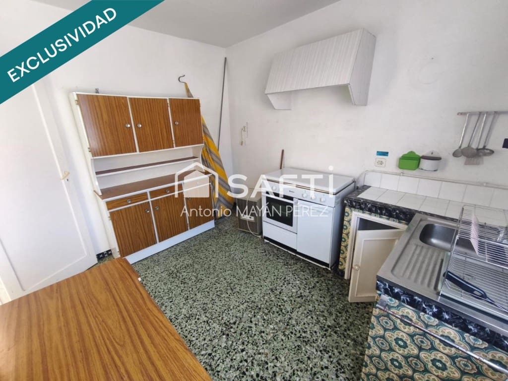 7 bedroom Villa for sale in Ribeira with garage - € 231,000 (Ref: 9595318)