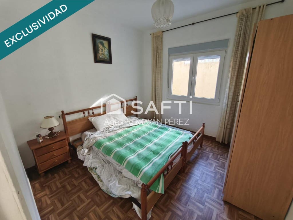 7 bedroom Villa for sale in Ribeira with garage - € 231,000 (Ref: 9595318)