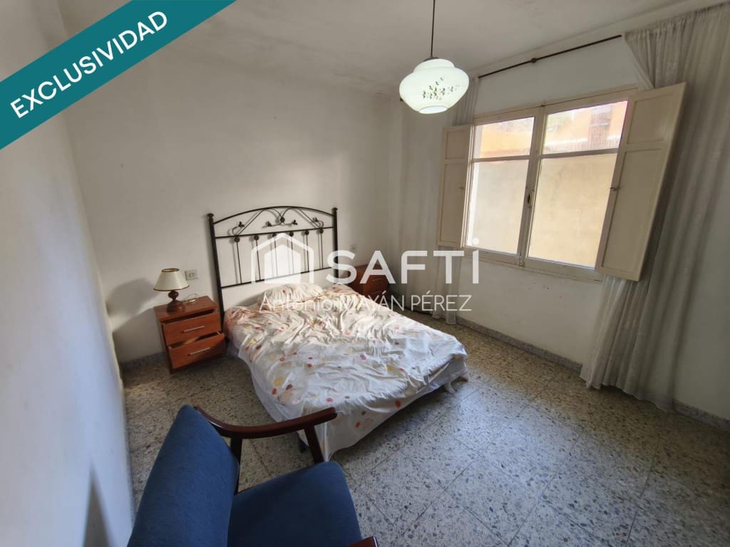 7 bedroom Villa for sale in Ribeira with garage - € 231,000 (Ref: 9595318)