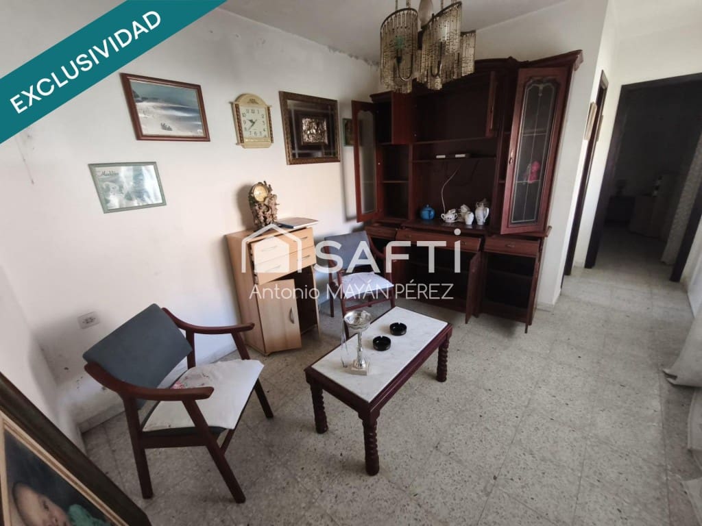 7 bedroom Villa for sale in Ribeira with garage - € 231,000 (Ref: 9595318)