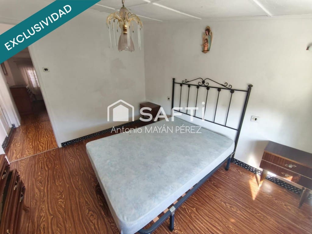 7 bedroom Villa for sale in Ribeira with garage - € 231,000 (Ref: 9595318)