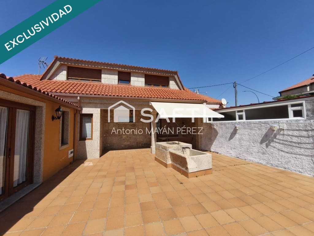 Chalet de 6 habitaciones en Ribeira en venta con garaje - 750.000 € (Ref: 9595319)