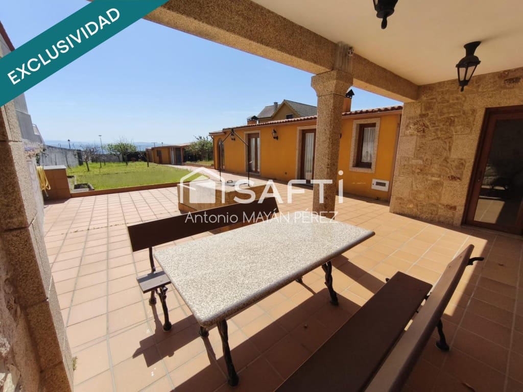 Chalet de 6 habitaciones en Ribeira en venta con garaje - 750.000 € (Ref: 9595319)