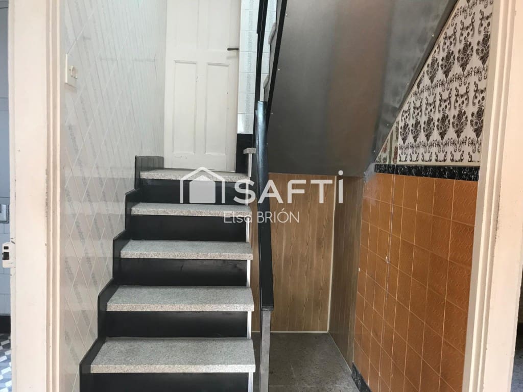 Adosado de 4 habitaciones en Boiro en venta - 150.000 € (Ref: 9595324)