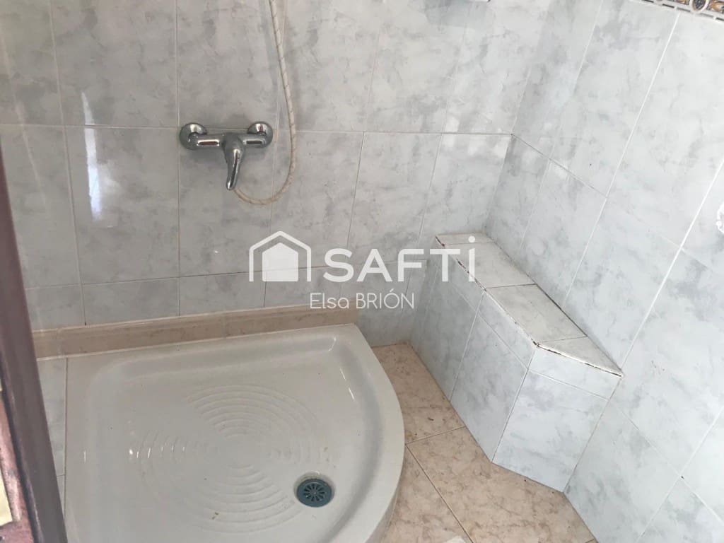 Adosado de 4 habitaciones en Boiro en venta - 150.000 € (Ref: 9595324)