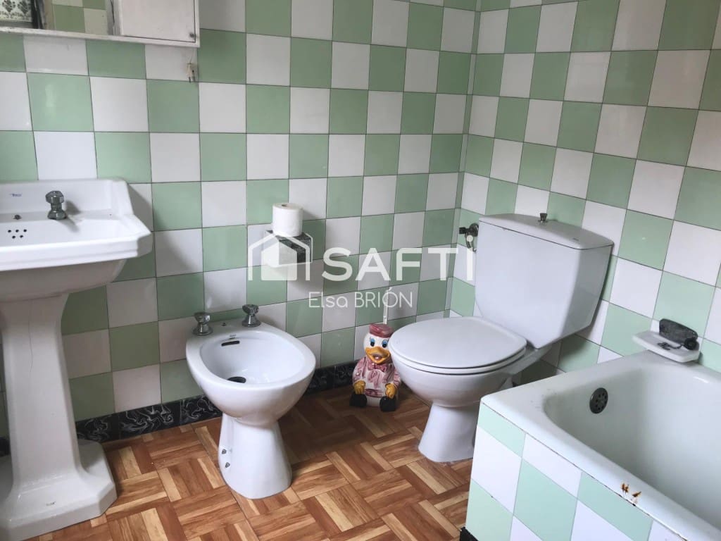 Adosado de 4 habitaciones en Boiro en venta - 150.000 € (Ref: 9595324)