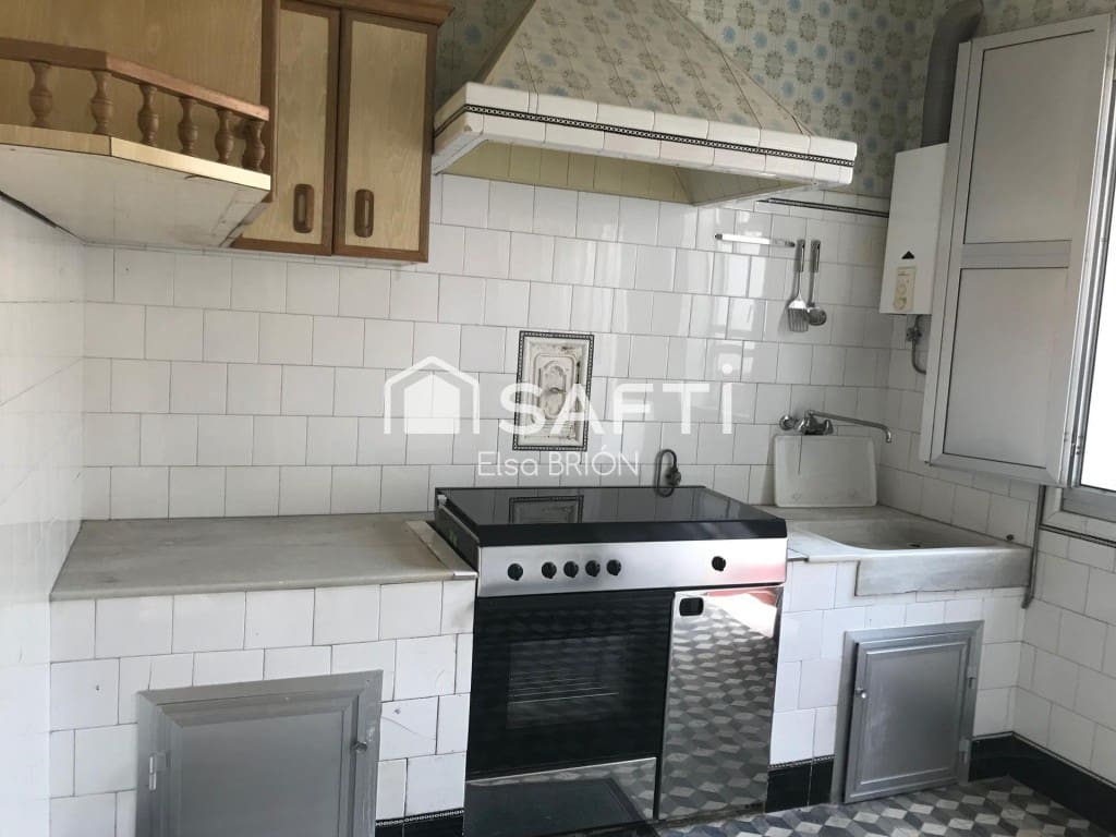 Adosado de 4 habitaciones en Boiro en venta - 150.000 € (Ref: 9595324)