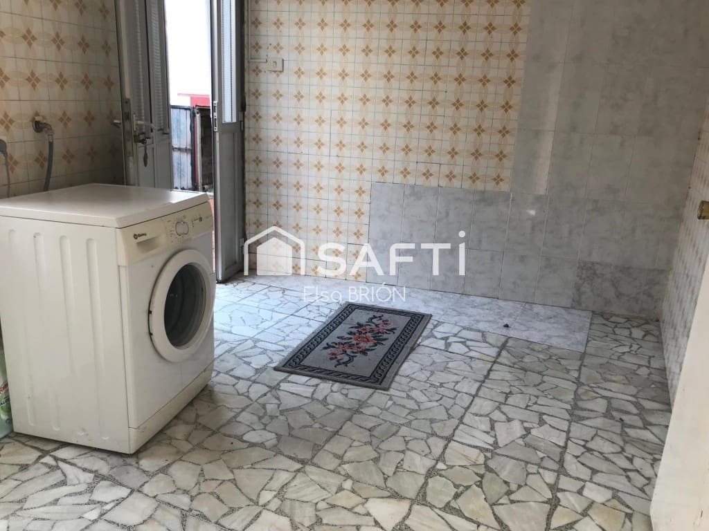 Adosado de 4 habitaciones en Boiro en venta - 150.000 € (Ref: 9595324)