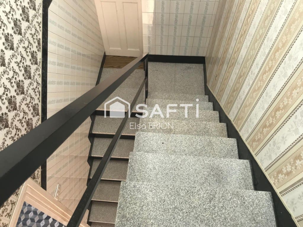 Adosado de 4 habitaciones en Boiro en venta - 150.000 € (Ref: 9595324)