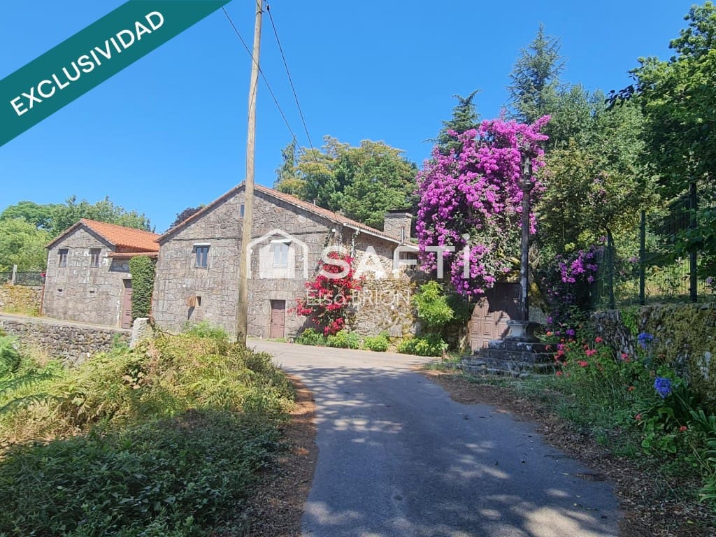 5 bedroom Finca/Country House for sale in Rois with pool - € 370,000 (Ref: 9595325)