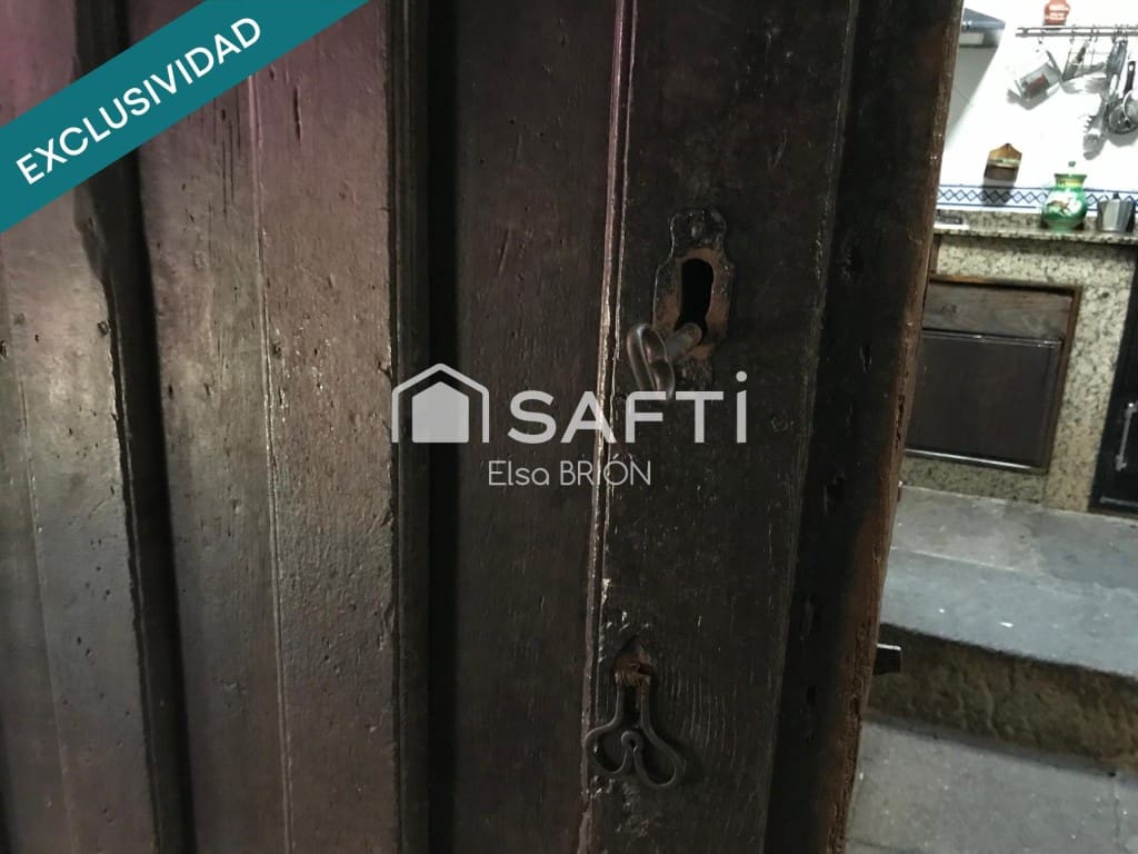 5 bedroom Finca/Country House for sale in Rois with pool - € 370,000 (Ref: 9595325)