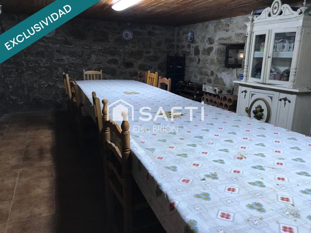 5 bedroom Finca/Country House for sale in Rois with pool - € 370,000 (Ref: 9595325)