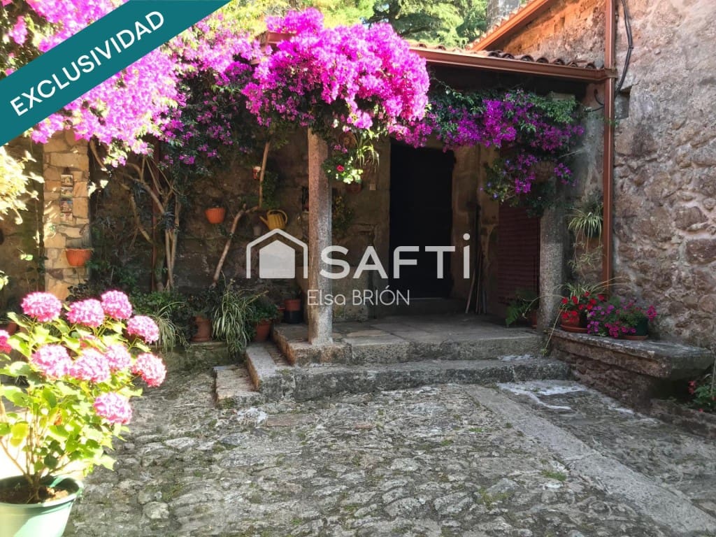 5 bedroom Finca/Country House for sale in Rois with pool - € 370,000 (Ref: 9595325)