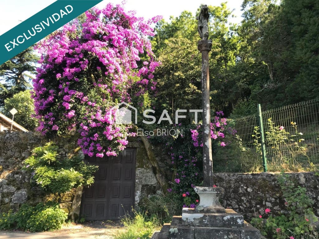 5 bedroom Finca/Country House for sale in Rois with pool - € 370,000 (Ref: 9595325)