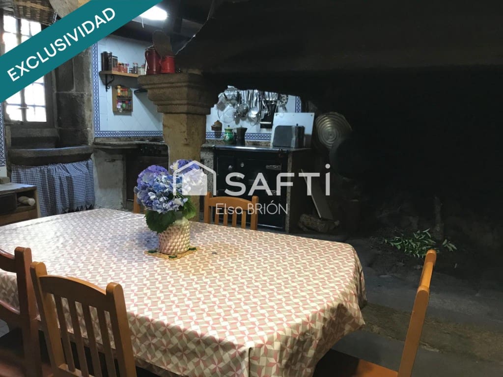 5 bedroom Finca/Country House for sale in Rois with pool - € 370,000 (Ref: 9595325)