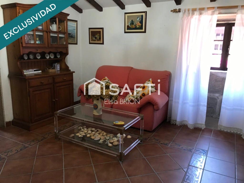 5 bedroom Finca/Country House for sale in Rois with pool - € 370,000 (Ref: 9595325)