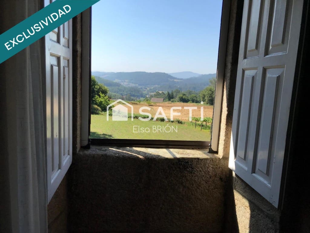 5 bedroom Finca/Country House for sale in Rois with pool - € 370,000 (Ref: 9595325)