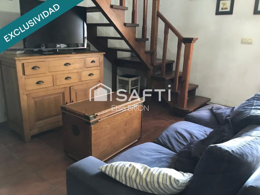 5 bedroom Finca/Country House for sale in Rois with pool - € 370,000 (Ref: 9595325)