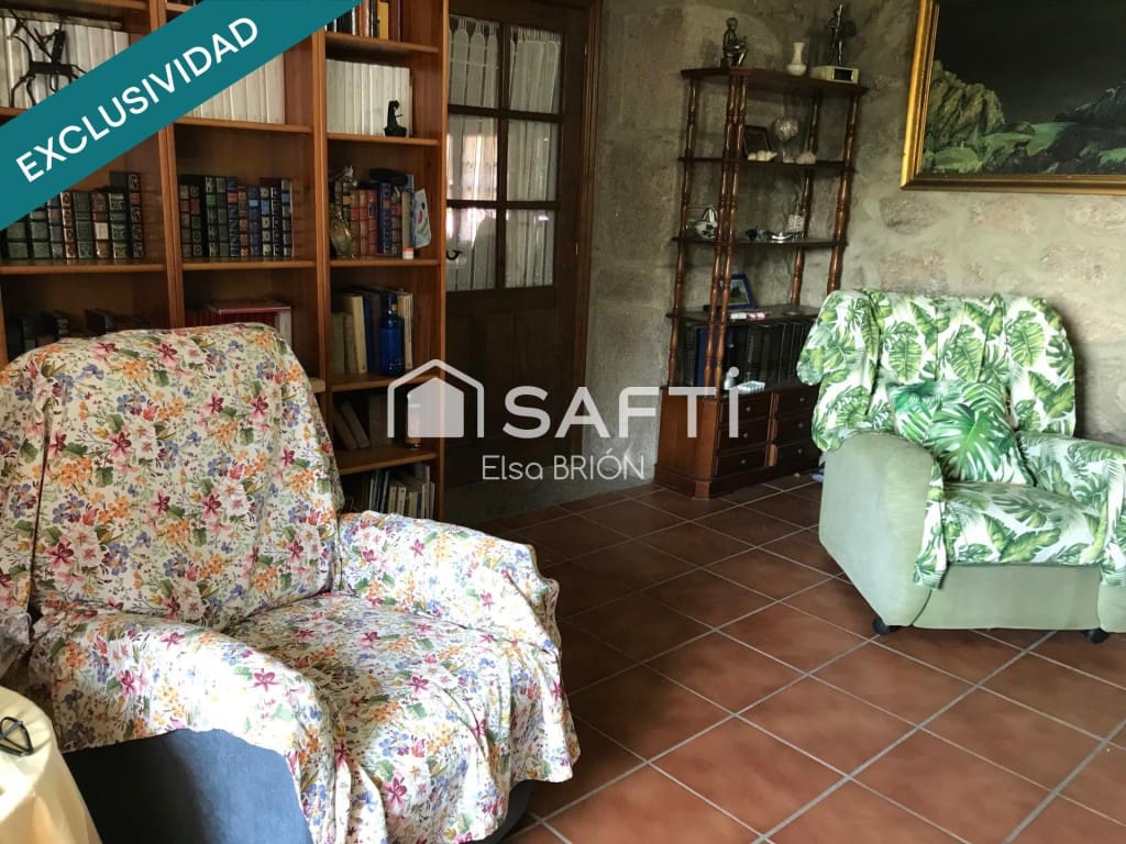 5 bedroom Finca/Country House for sale in Rois with pool - € 370,000 (Ref: 9595325)