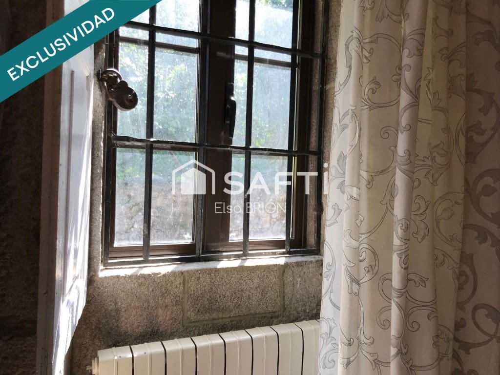 5 bedroom Finca/Country House for sale in Rois with pool - € 370,000 (Ref: 9595325)