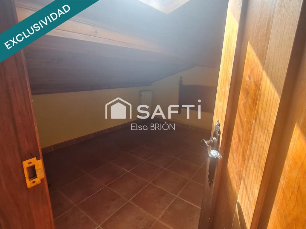 5 bedroom Finca/Country House for sale in Rois with pool - € 370,000 (Ref: 9595325)