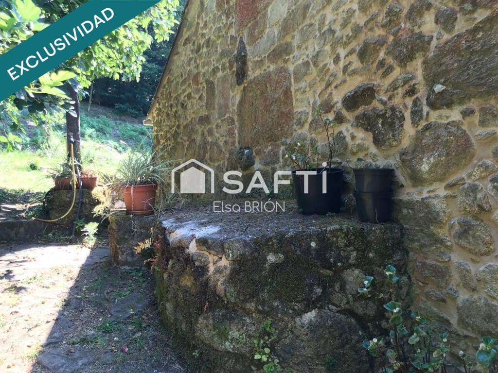 5 bedroom Finca/Country House for sale in Rois with pool - € 370,000 (Ref: 9595325)