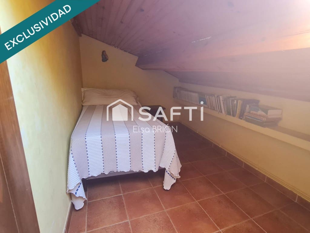 5 bedroom Finca/Country House for sale in Rois with pool - € 370,000 (Ref: 9595325)