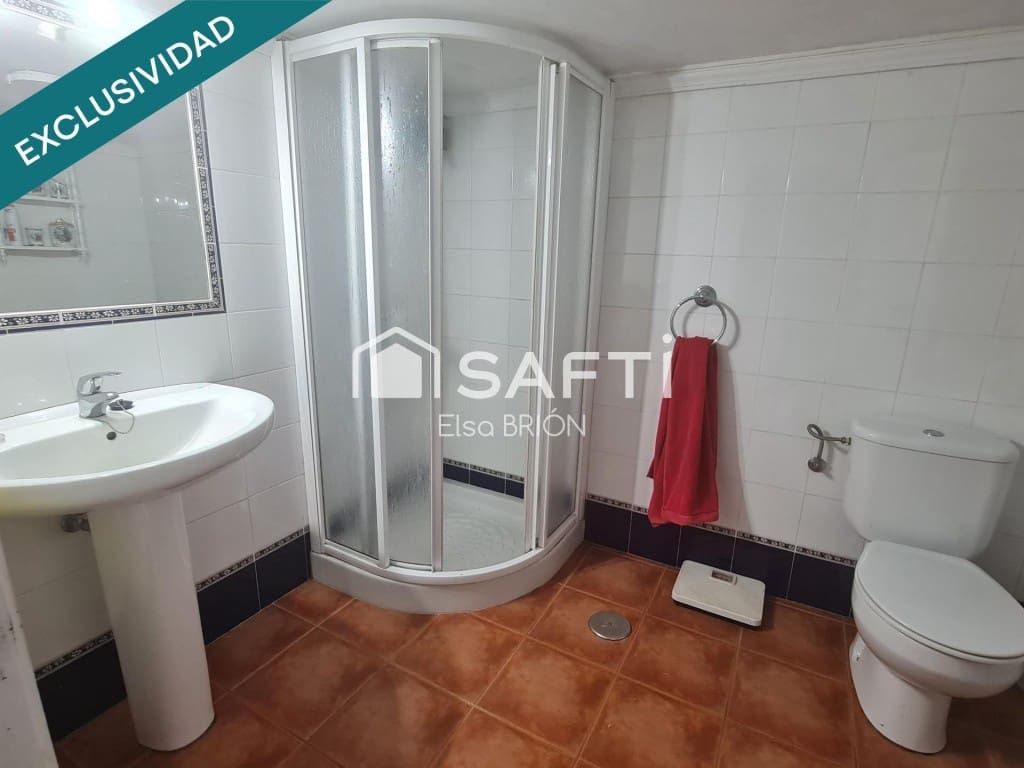 5 bedroom Finca/Country House for sale in Rois with pool - € 370,000 (Ref: 9595325)