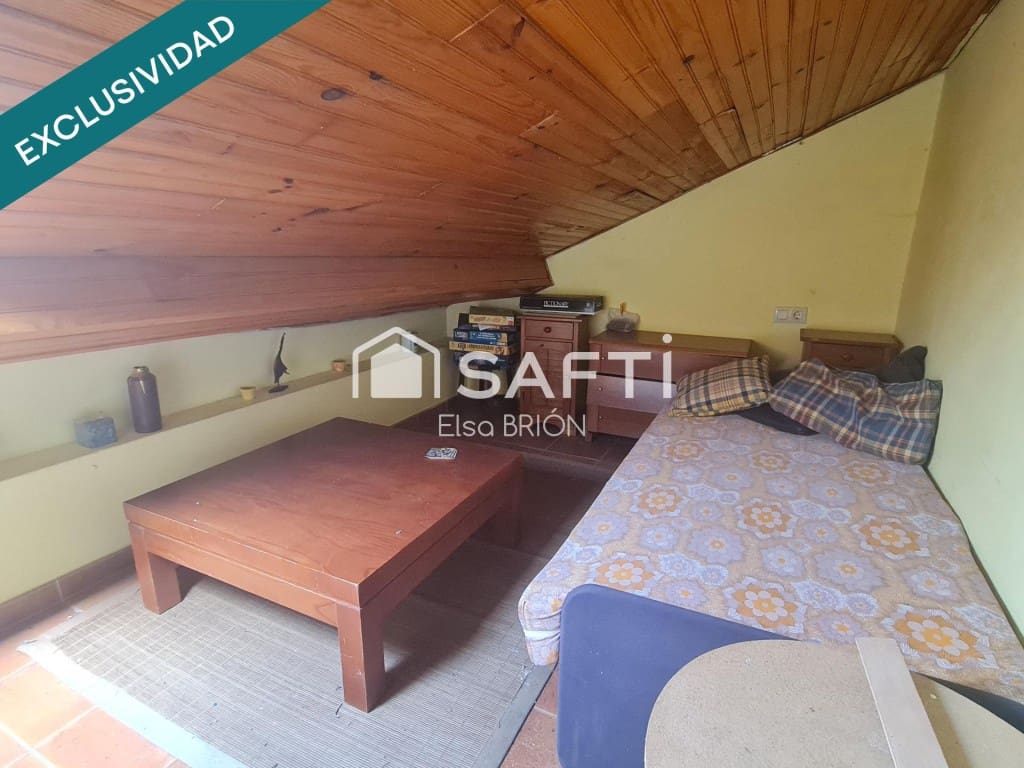 5 bedroom Finca/Country House for sale in Rois with pool - € 370,000 (Ref: 9595325)