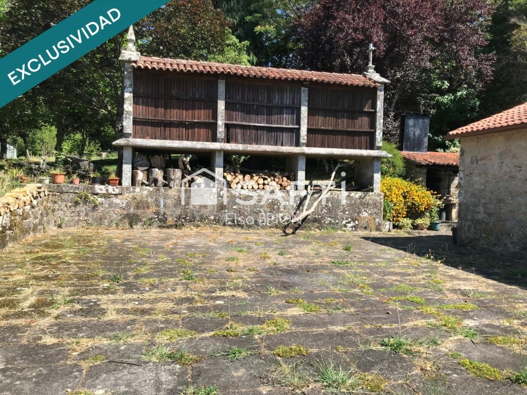 5 bedroom Finca/Country House for sale in Rois with pool - € 370,000 (Ref: 9595325)