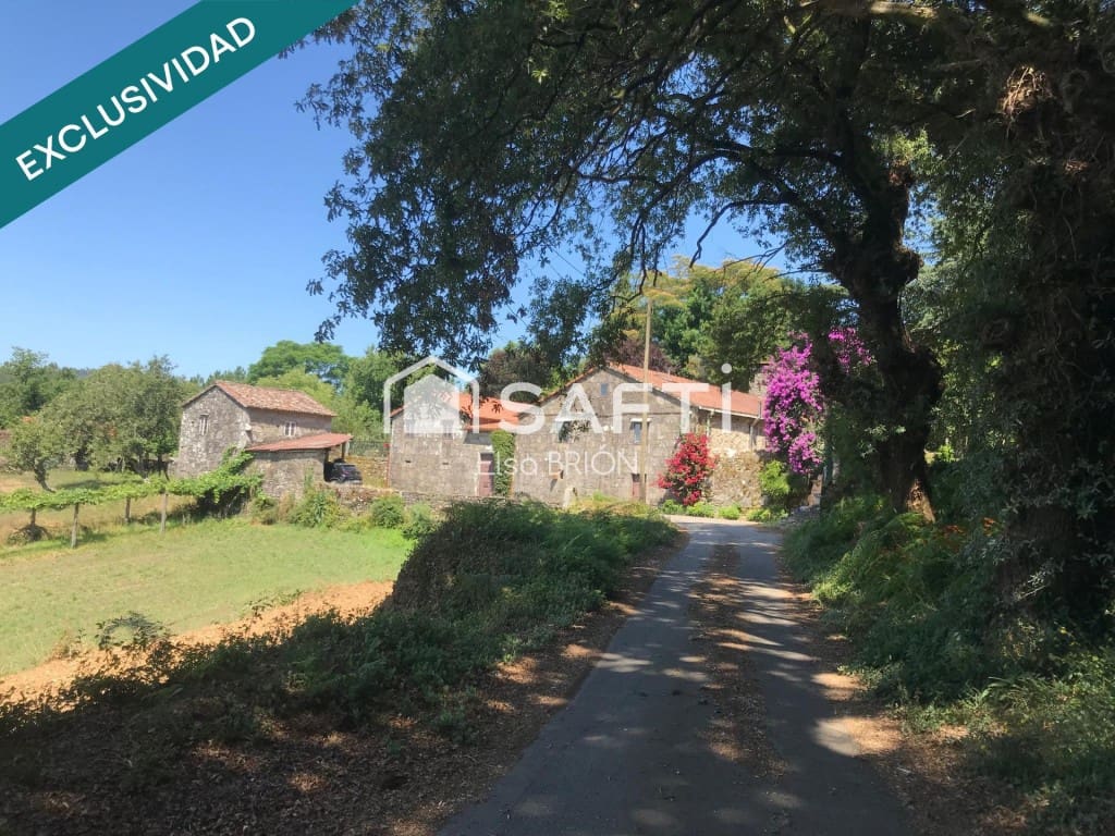 5 bedroom Finca/Country House for sale in Rois with pool - € 370,000 (Ref: 9595325)