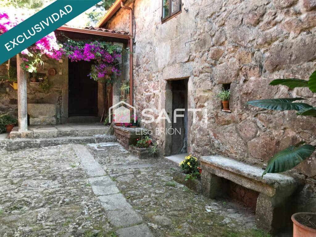 5 bedroom Finca/Country House for sale in Rois with pool - € 370,000 (Ref: 9595325)