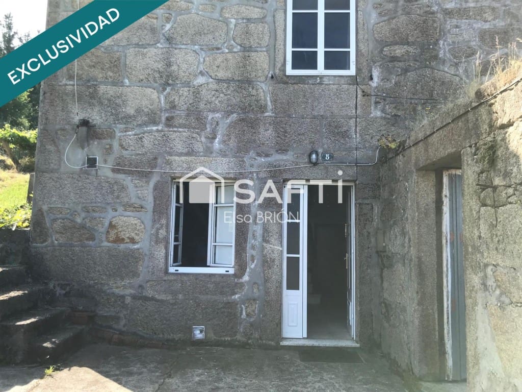 4 bedroom Villa for sale in Porto do Son with garage - € 300,000 (Ref: 9595327)