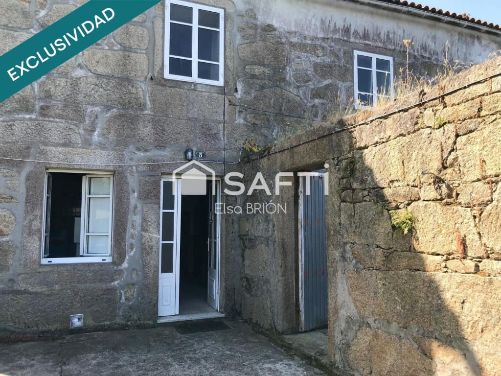 4 bedroom Villa for sale in Porto do Son with garage - € 300,000 (Ref: 9595327)