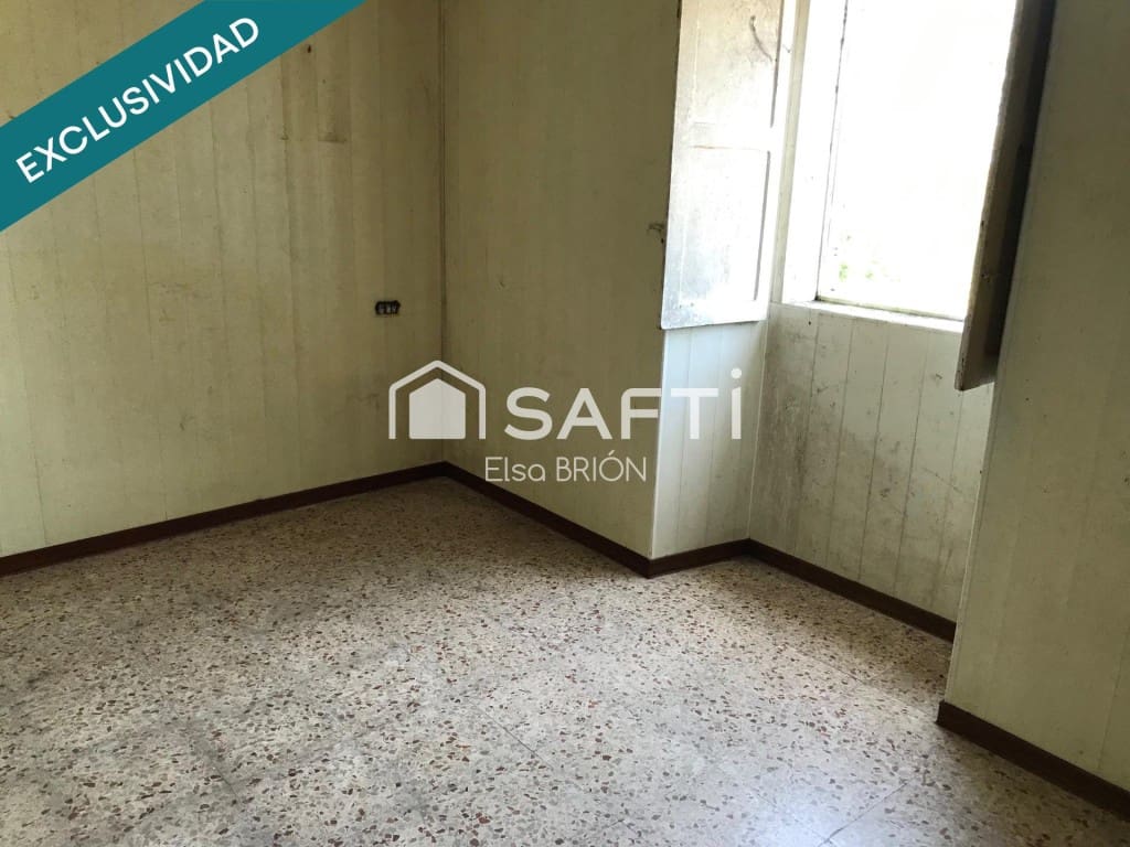 4 bedroom Villa for sale in Porto do Son with garage - € 300,000 (Ref: 9595327)