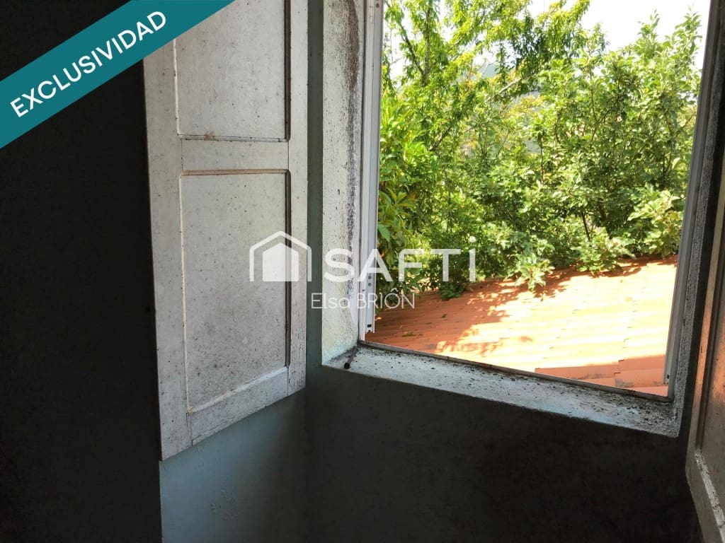 4 bedroom Villa for sale in Porto do Son with garage - € 300,000 (Ref: 9595327)