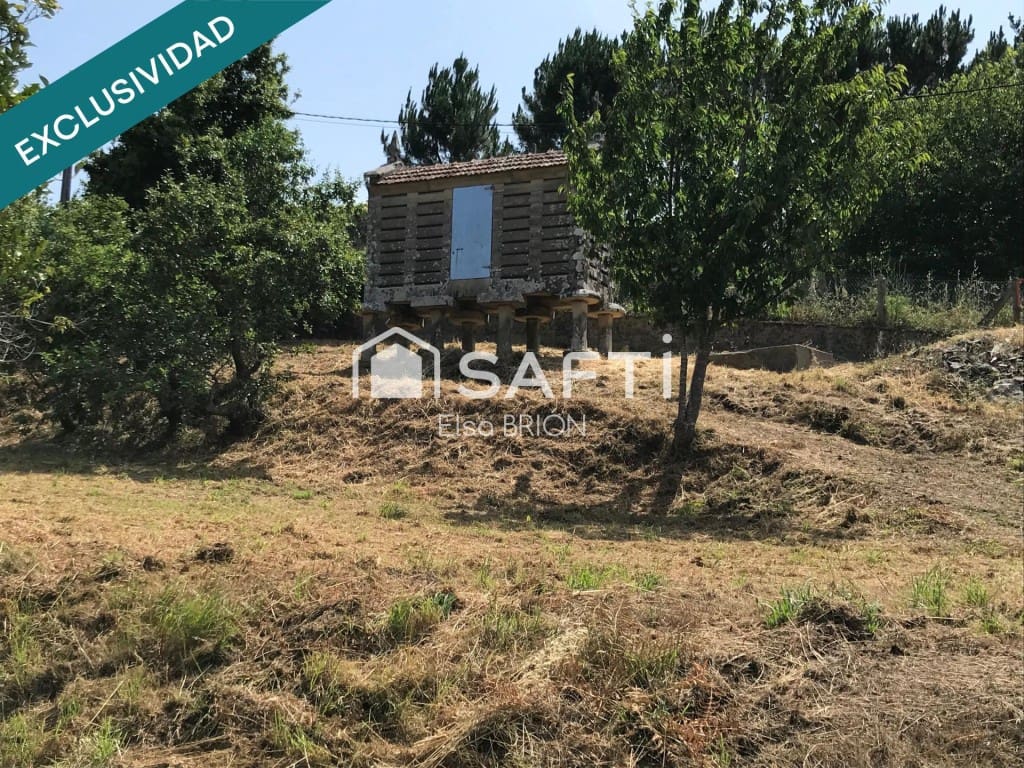 4 bedroom Villa for sale in Porto do Son with garage - € 300,000 (Ref: 9595327)