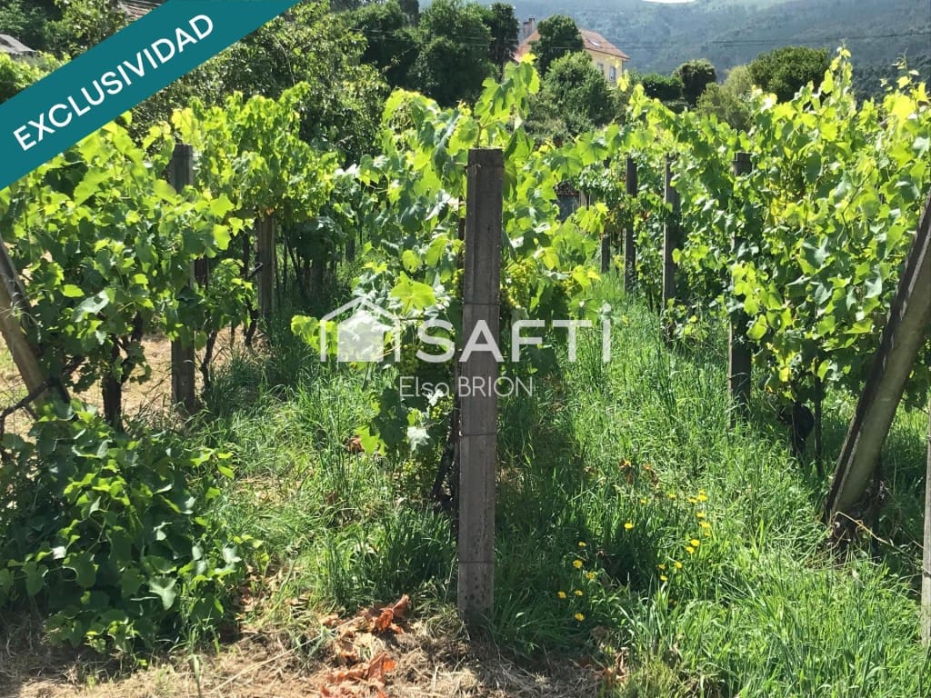 4 bedroom Villa for sale in Porto do Son with garage - € 300,000 (Ref: 9595327)