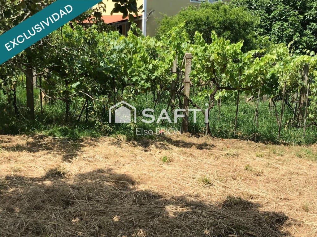 4 bedroom Villa for sale in Porto do Son with garage - € 300,000 (Ref: 9595327)