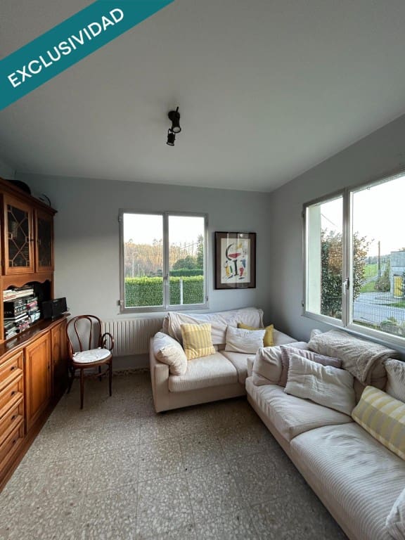 7 bedroom Villa for sale in Ames with garage - € 245,000 (Ref: 9595333)