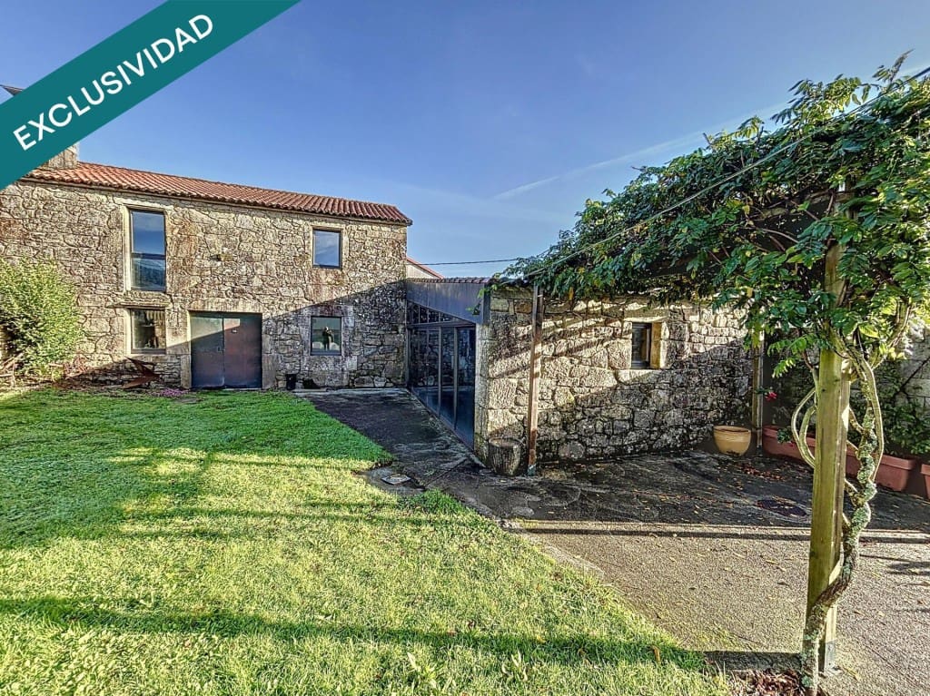 7 bedroom Villa for sale in Ames with garage - € 245,000 (Ref: 9595333)