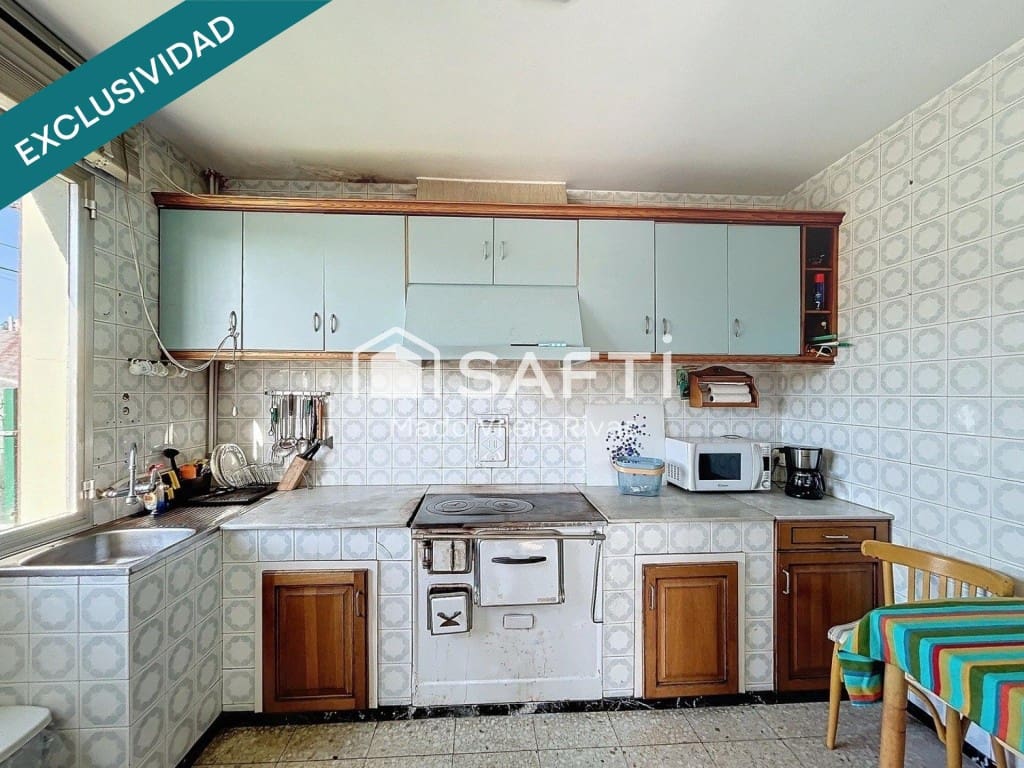 7 bedroom Villa for sale in Ames with garage - € 245,000 (Ref: 9595333)