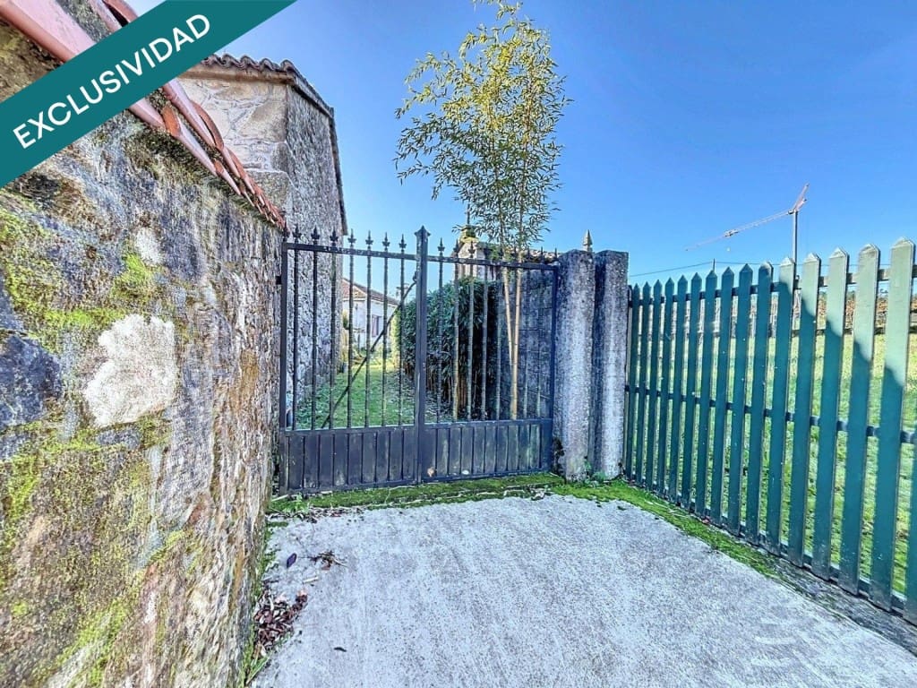 7 bedroom Villa for sale in Ames with garage - € 245,000 (Ref: 9595333)