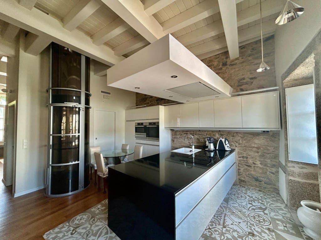 Adosado de 3 habitaciones en Santiago de Compostela en venta - 1.380.000 € (Ref: 9595336)