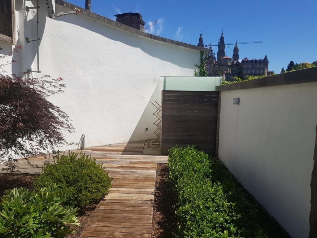 Adosado de 3 habitaciones en Santiago de Compostela en venta - 1.380.000 € (Ref: 9595336)