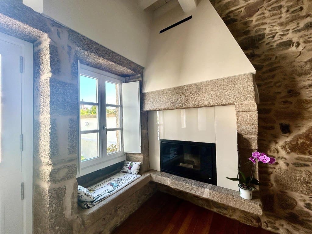 Adosado de 3 habitaciones en Santiago de Compostela en venta - 1.380.000 € (Ref: 9595336)