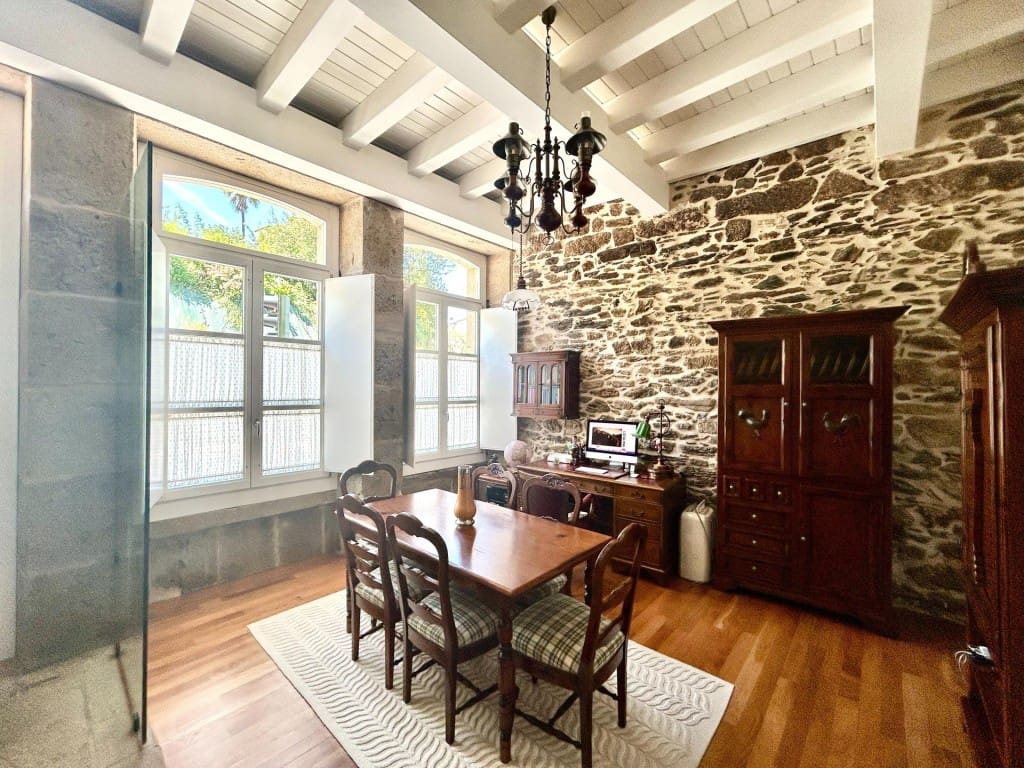 Adosado de 3 habitaciones en Santiago de Compostela en venta - 1.380.000 € (Ref: 9595336)